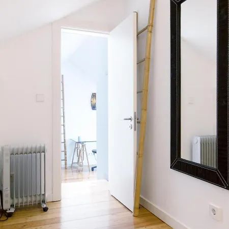 Amazing Penthouse Bairro Alto Duplex דירה *