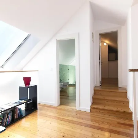Amazing Penthouse Bairro Alto Duplex דירה *