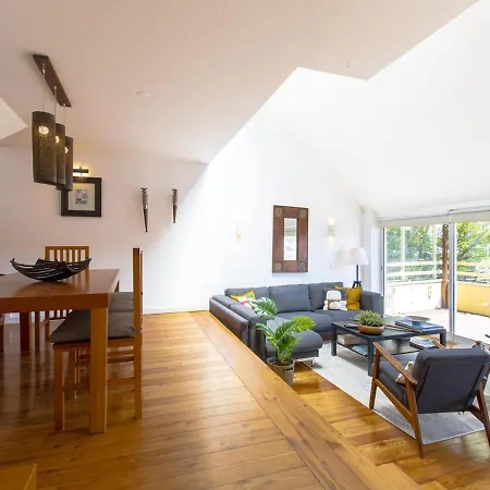 דירה Amazing Penthouse Bairro Alto Duplex ליסבון