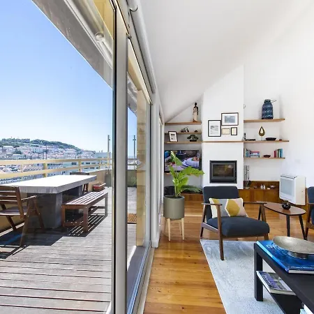 Amazing Penthouse Bairro Alto Duplex * ליסבון