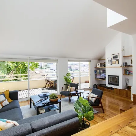 Amazing Penthouse Bairro Alto Duplex ליסבון