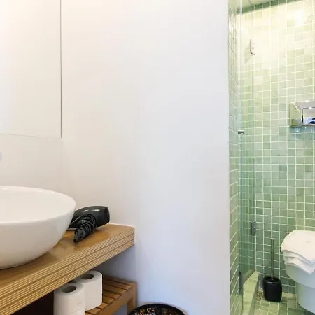 Amazing Penthouse Bairro Alto Duplex דירה *